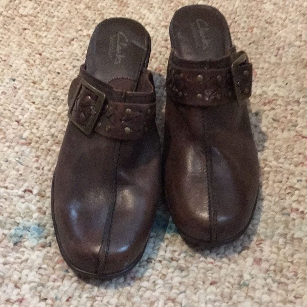 Clarks 7.5 brown leather heeled mules